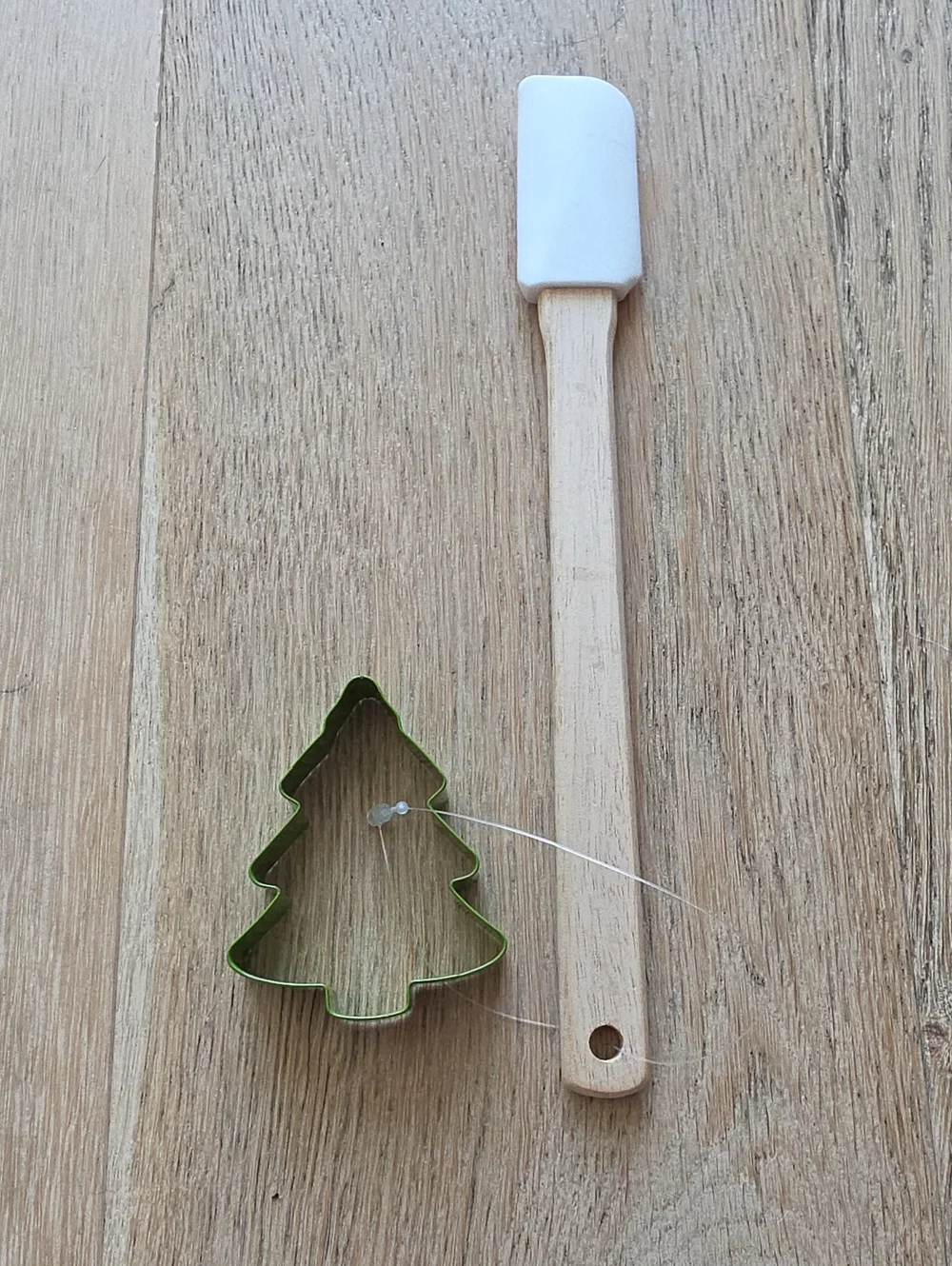 NWOT Candy Cane Silicone Spatula with Wooden Handle & Green Tree Cookie Cutter